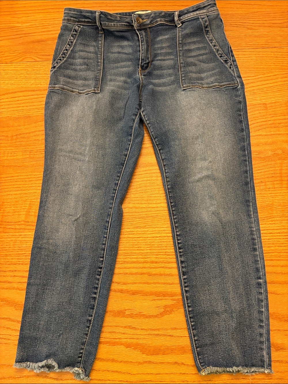Women’s Cropped Washed Blue Jeans with Patch Pockets